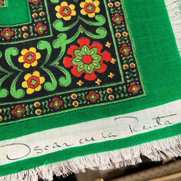 Oscar de la Renta Floral Patterned Wool Scarf - Picture 2 of 4